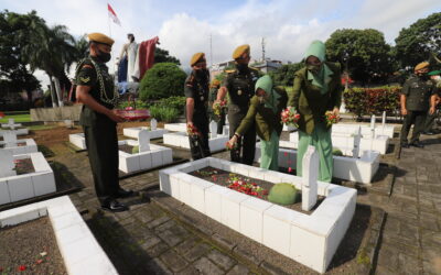ZIARAH DALAM RANGKA HARI JUANG TNI AD DAN HUT KODIKLATAD TA 2021